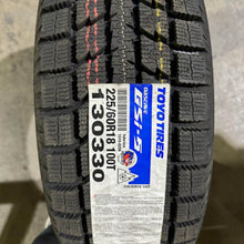 Load image into Gallery viewer, 2256018 225/60R18 100T Toyo Observe GSi-5 winter tire single 12.7/32
