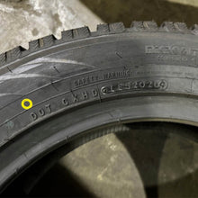 Load image into Gallery viewer, 2256018 225/60R18 100T Toyo Observe GSi-5 winter tire single 12.7/32
