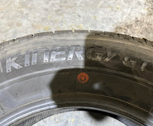 Load image into Gallery viewer, 2556518 255/65R18 - 111H Hankook Kinergy GT tire single 10.1/32
